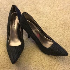 Rampage black and gray herringbone pumps